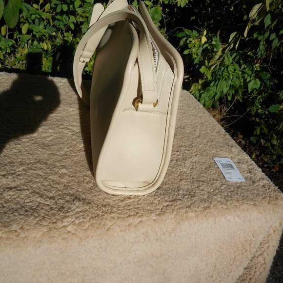 Vintage Coach Sutton Zip Bag 9814 NWOT, in Bone - Picture 4 of 11